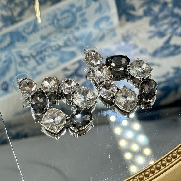 🆕 OSCAR DE LA RENTA 🧿 NWOT Crystal-Embellished Hoop Drop Earrings - Picture 3 of 16